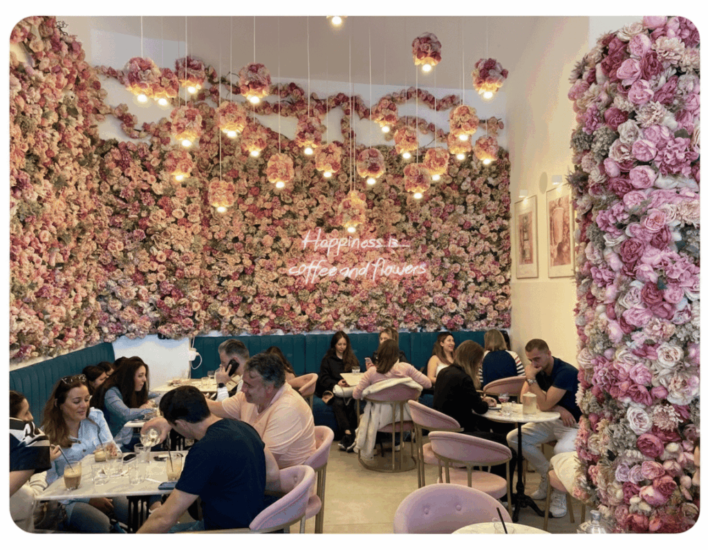 Wenn Alice im Wunderland ein Brunch-Date in Athen hätte – sie würde im ELLYZ reservieren.
