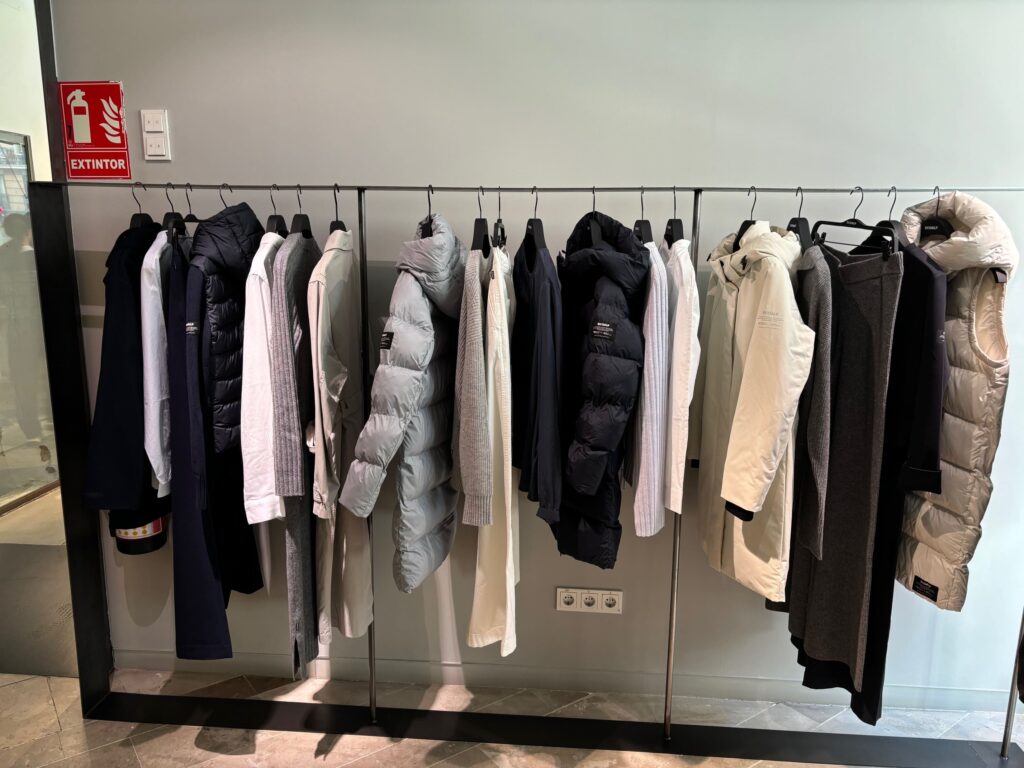 Die ECOALF-Kollektionen setzen auf Linien, die klar sind, und Eleganz, die schlicht ist.