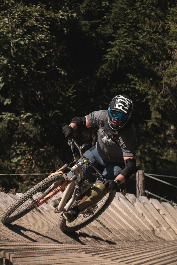 Respekt: Der Verein Alpen Bike Park Chur hat in den Jahren 2019 & 2020 zusammen gut 2000 Stunden im Bereich Unterhalt & Neubau für den Bikepark Chur geleistet.