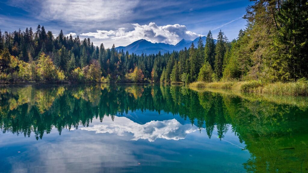 Graubünden – die grösste Schweizer Ferienregion – hat unzählige Gesichter; von wilder, ursprünglicher Natur oder mondäne Hotels in St. Moritz.