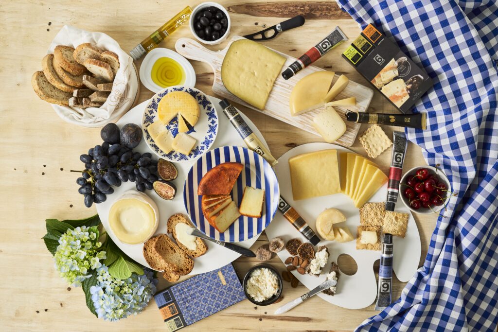 Die fruchtigen Gourmet-Kompositionen mit Gewürzen, Wein oder Nüssen ergänzen feine Käsesorten nicht nur – sie heben sie auf ein neues Niveau. Direkt aus der Tube. Ohne Kompromisse. Mit Charakter. Tolle Erfolgsgeschichte.