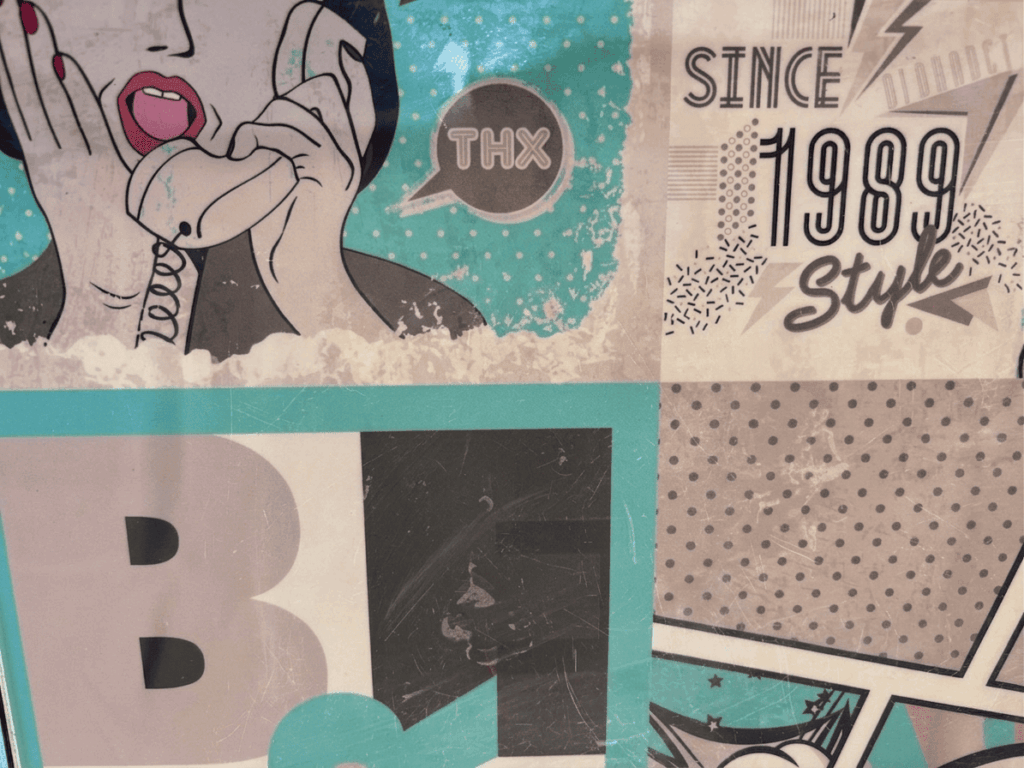 Viele Elemente im ZADDY'S sind ein Paradebeispiel für den Pop-Art-Stil, der stark an die Ästhetik der 1950er und 60er Jahre angelehnt.