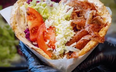 Döner im Akkord – wie 3 Mitarbeiter auf 3,7 Quadratmetern hunderte Portionen pro Tag schaffen