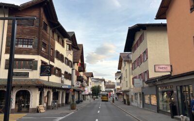 Lenzerheide: Leere Gassen im Dorf, Goldrausch am Berg