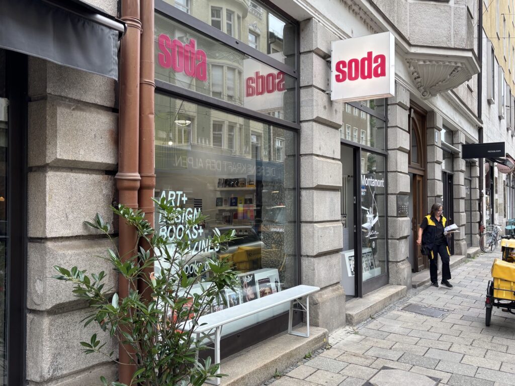 SODA München: Hier finden Kreative eine grosse Auswahl an Bildbänder und Independent-Magazine. Ein Paradies um zu verweilen.